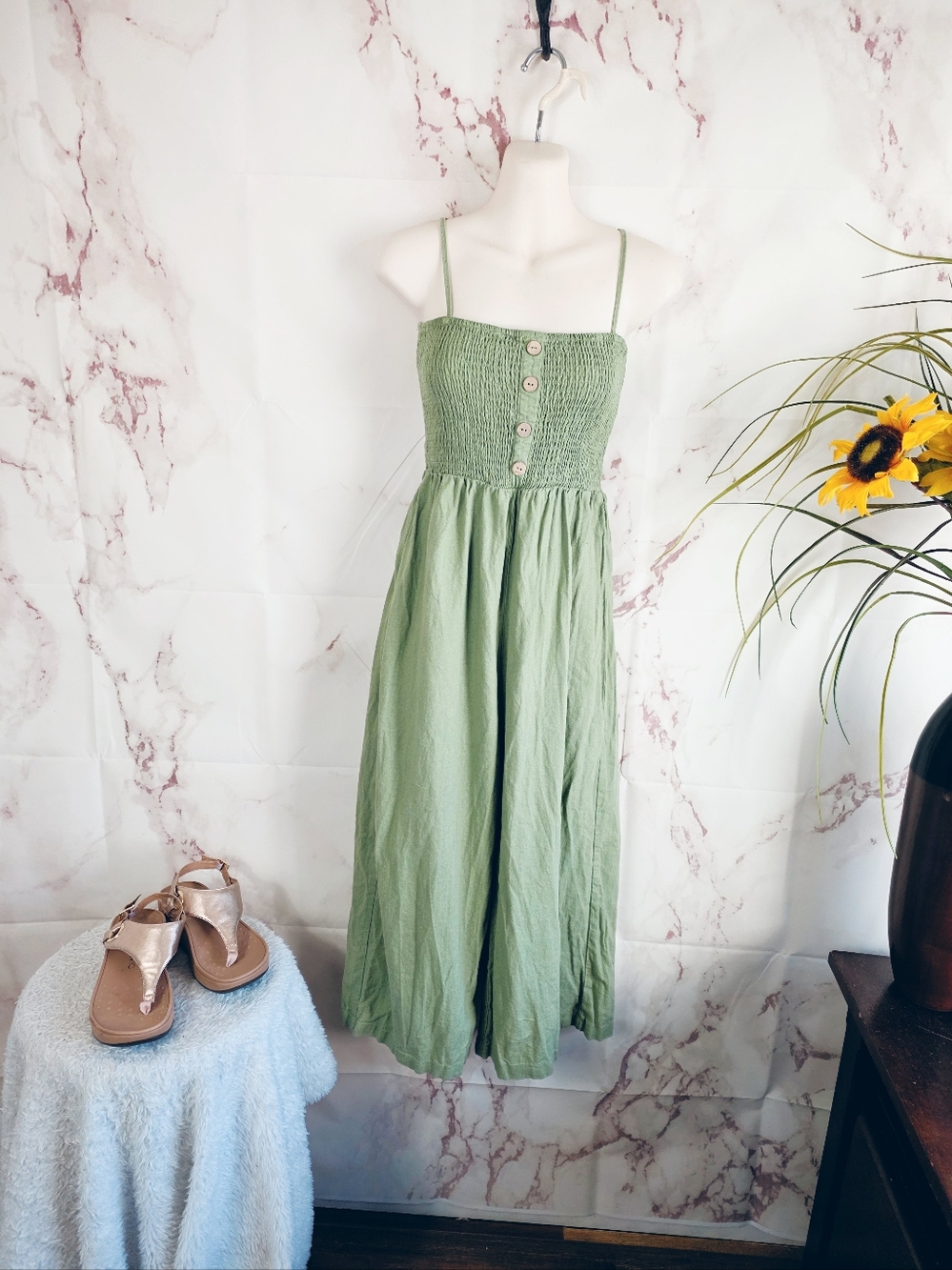 LOVE TREE Sage Green Wide Leg Cropped Jumpsuit Smocked Linen Blend S Boho Summer - Picture 2 of 6